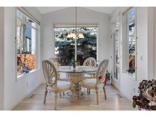 20 Weston Drive Sw, Calgary, AB - Indoor Photo Showing Dining Room