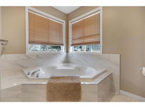 20 Weston Drive Sw, Calgary, AB - Indoor Photo Showing Bathroom