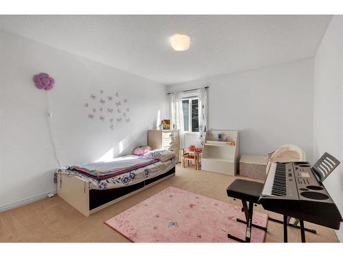 20 Weston Drive Sw, Calgary, AB - Indoor Photo Showing Bedroom