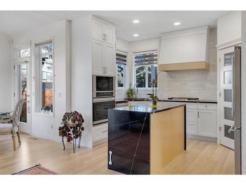 20 Weston Drive Sw, Calgary, AB - Indoor Photo Showing Kitchen With Upgraded Kitchen