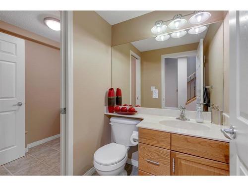 20 Weston Drive Sw, Calgary, AB - Indoor Photo Showing Bathroom