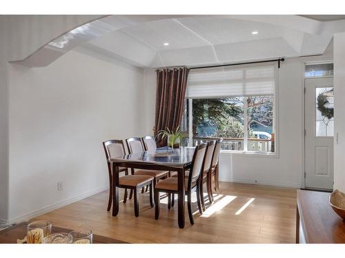 20 Weston Drive Sw, Calgary, AB - Indoor Photo Showing Dining Room