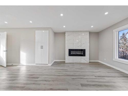 3239 Dovercliffe Road Se, Calgary, AB - Indoor Photo Showing Living Room With Fireplace