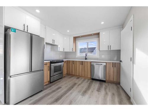 3239 Dovercliffe Road Se, Calgary, AB - Indoor Photo Showing Kitchen