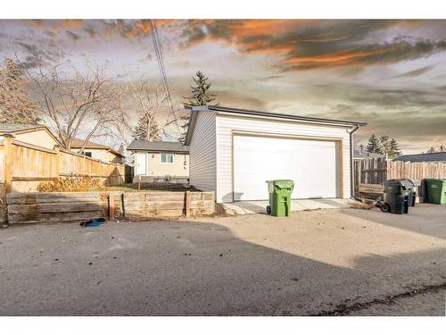 3239 Dovercliffe Road Se, Calgary, AB - Outdoor