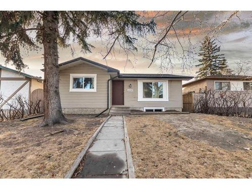 3239 Dovercliffe Road Se, Calgary, AB - Outdoor