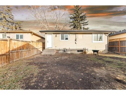 3239 Dovercliffe Road Se, Calgary, AB - Outdoor