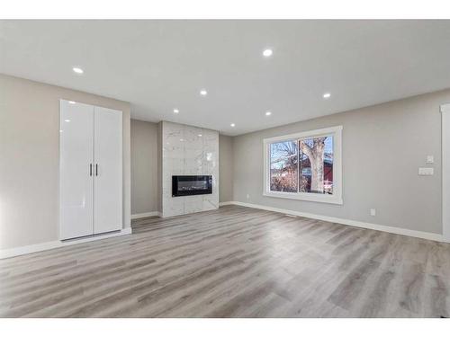 3239 Dovercliffe Road Se, Calgary, AB - Indoor With Fireplace