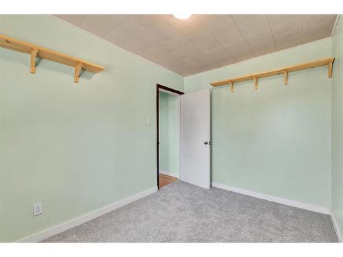 8907 34 Avenue Nw, Calgary, AB - Indoor Photo Showing Other Room