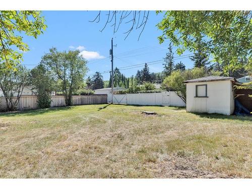 8907 34 Avenue Nw, Calgary, AB - Outdoor With Backyard