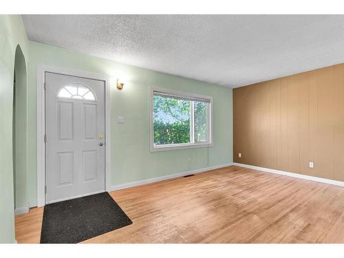 8907 34 Avenue Nw, Calgary, AB - Indoor Photo Showing Other Room