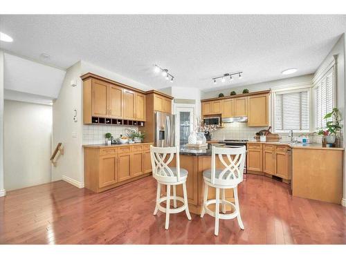 263 Discovery Ridge Boulevard Sw, Calgary, AB - Indoor Photo Showing Kitchen