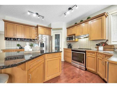 263 Discovery Ridge Boulevard Sw, Calgary, AB - Indoor Photo Showing Kitchen