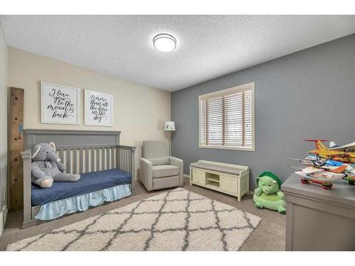 263 Discovery Ridge Boulevard Sw, Calgary, AB - Indoor Photo Showing Bedroom