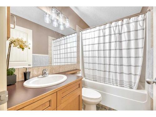 263 Discovery Ridge Boulevard Sw, Calgary, AB - Indoor Photo Showing Bathroom