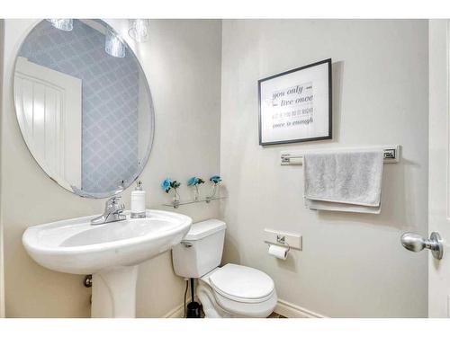 263 Discovery Ridge Boulevard Sw, Calgary, AB - Indoor Photo Showing Bathroom