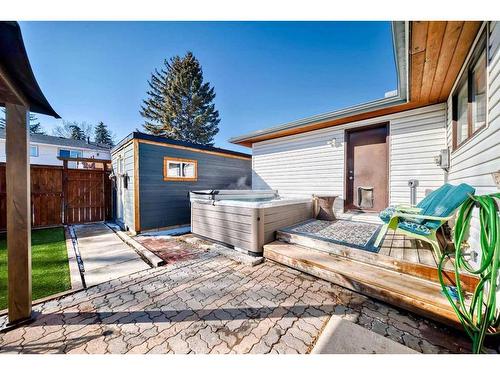 484 Queen Charlotte Road Se, Calgary, AB - Outdoor With Deck Patio Veranda With Exterior