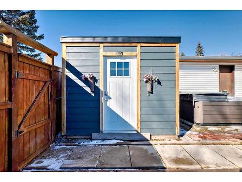 484 Queen Charlotte Road Se, Calgary, AB - Outdoor With Exterior