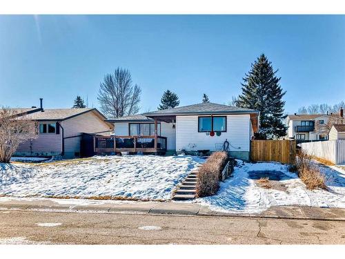 484 Queen Charlotte Road Se, Calgary, AB - Outdoor