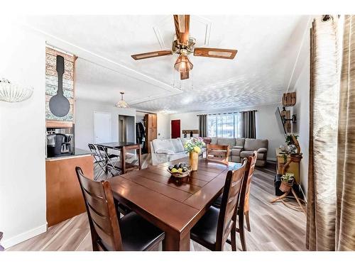 484 Queen Charlotte Road Se, Calgary, AB - Indoor Photo Showing Dining Room