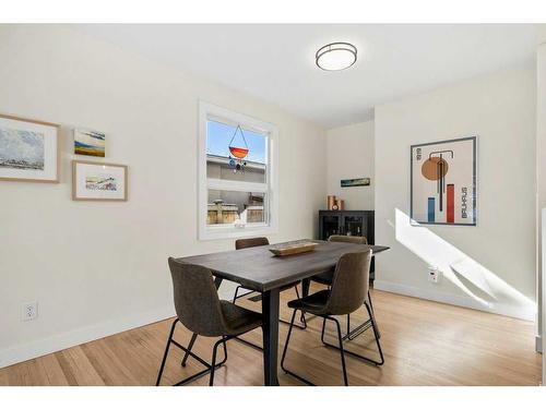 160 Sackville Drive Sw, Calgary, AB - Indoor Photo Showing Dining Room