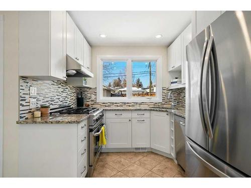 160 Sackville Drive Sw, Calgary, AB - Indoor Photo Showing Kitchen With Upgraded Kitchen