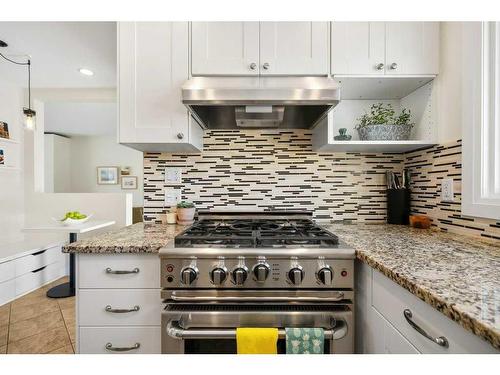 160 Sackville Drive Sw, Calgary, AB - Indoor Photo Showing Kitchen With Upgraded Kitchen