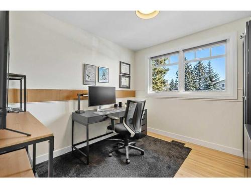 160 Sackville Drive Sw, Calgary, AB - Indoor Photo Showing Office