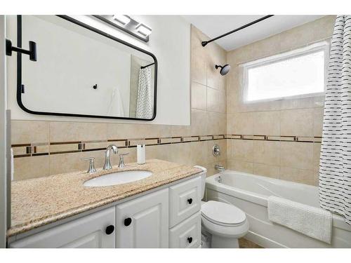 160 Sackville Drive Sw, Calgary, AB - Indoor Photo Showing Bathroom