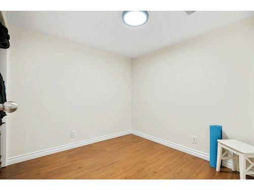 160 Sackville Drive Sw, Calgary, AB - Indoor Photo Showing Other Room