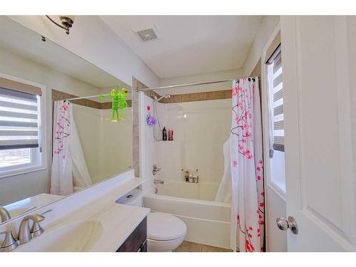 602 Kincora Bay Nw, Calgary, AB - Indoor Photo Showing Bathroom