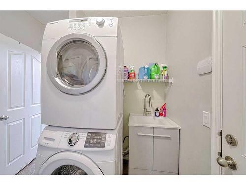 602 Kincora Bay Nw, Calgary, AB - Indoor Photo Showing Laundry Room