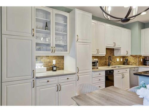 51 Patterson Hill Sw, Calgary, AB - Indoor Photo Showing Kitchen