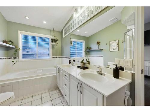 51 Patterson Hill Sw, Calgary, AB - Indoor Photo Showing Bathroom