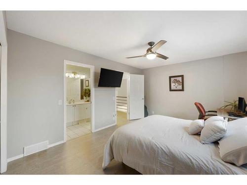 51 Patterson Hill Sw, Calgary, AB - Indoor Photo Showing Bedroom