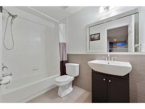 51 Patterson Hill Sw, Calgary, AB - Indoor Photo Showing Bathroom