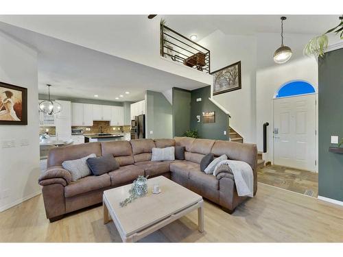 51 Patterson Hill Sw, Calgary, AB - Indoor Photo Showing Living Room