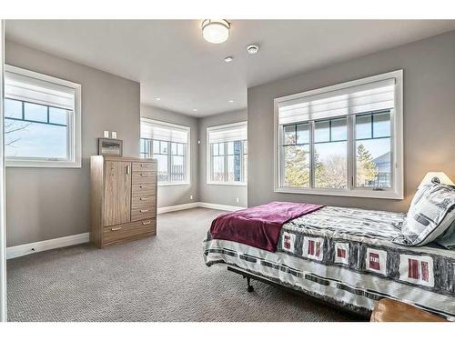 29 Elveden Point Sw, Calgary, AB - Indoor Photo Showing Bedroom