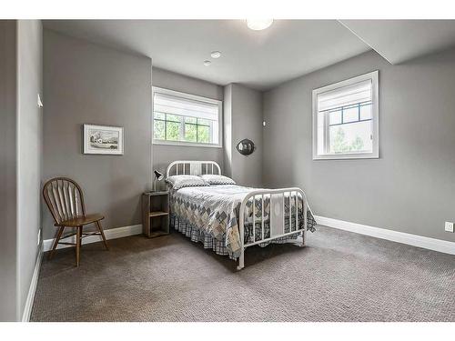 29 Elveden Point Sw, Calgary, AB - Indoor Photo Showing Bedroom