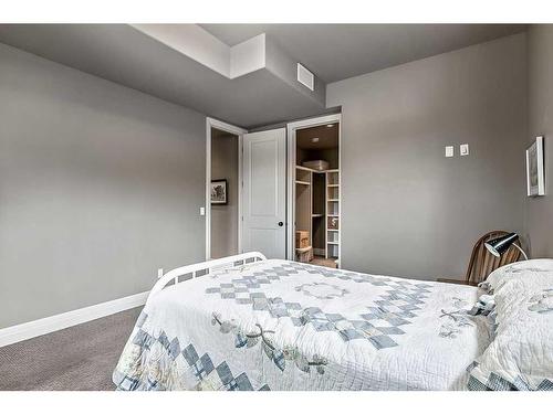 29 Elveden Point Sw, Calgary, AB - Indoor Photo Showing Bedroom