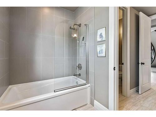 29 Elveden Point Sw, Calgary, AB - Indoor Photo Showing Bathroom