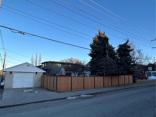 1948 48 Avenue Sw, Calgary, AB - Outdoor