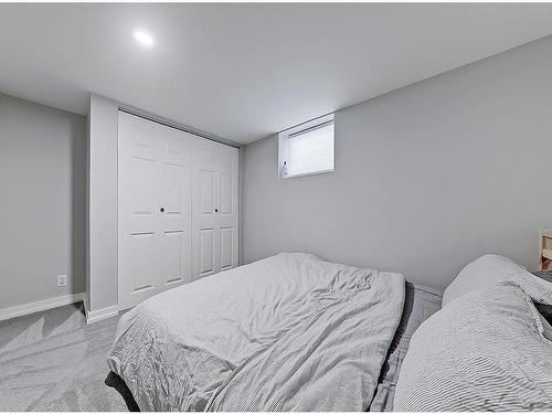 2119 22 Avenue Sw, Calgary, AB - Indoor Photo Showing Bedroom