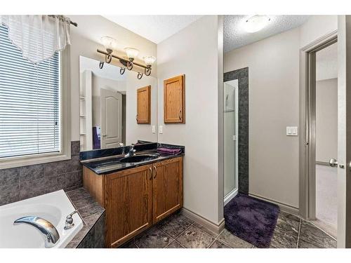 233 Bridlemeadows Common Sw, Calgary, AB - Indoor Photo Showing Bathroom