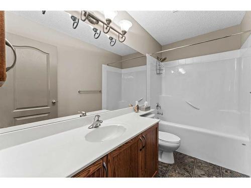 233 Bridlemeadows Common Sw, Calgary, AB - Indoor Photo Showing Bathroom