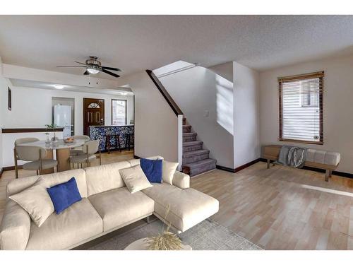 913 17 Avenue Nw, Calgary, AB - Indoor Photo Showing Living Room