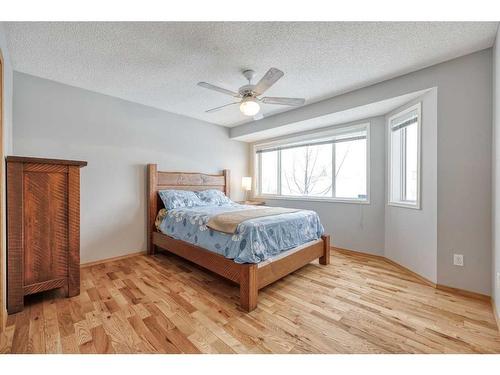 28 Harvest Oak Circle Ne, Calgary, AB - Indoor Photo Showing Bedroom