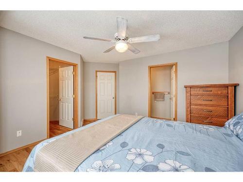 28 Harvest Oak Circle Ne, Calgary, AB - Indoor Photo Showing Bedroom