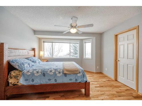 28 Harvest Oak Circle Ne, Calgary, AB - Indoor Photo Showing Bedroom