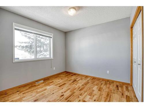 28 Harvest Oak Circle Ne, Calgary, AB - Indoor Photo Showing Other Room